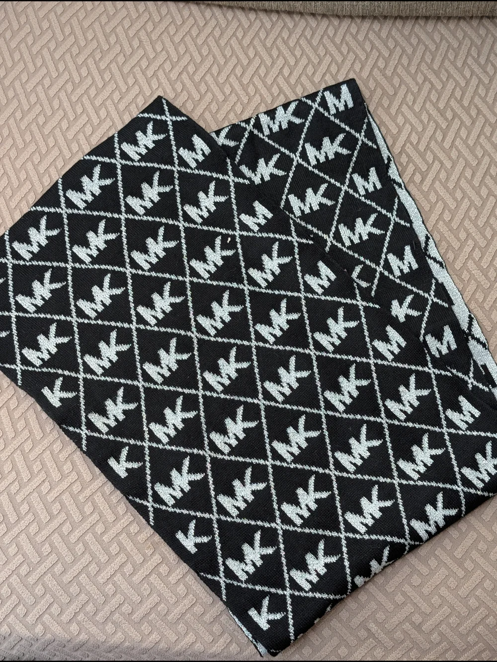 Michael Kors Black & White Infinity Scarf Geometric MK Pattern NWOT